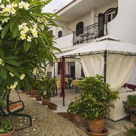 Villa Ortensia Ачи Костелло Экстерьер фото